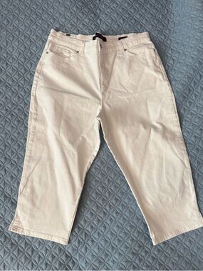 Gloria Vanderbilt white Denim capris